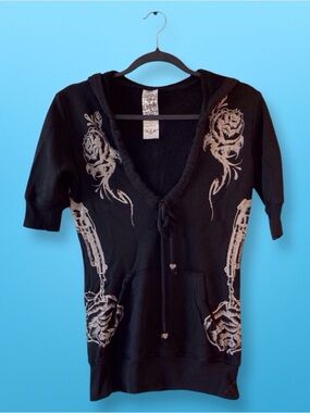 True Vintage Y2K Crash & Burn Skull Rose Short Sleeve Hoodie Rhinestone Black S